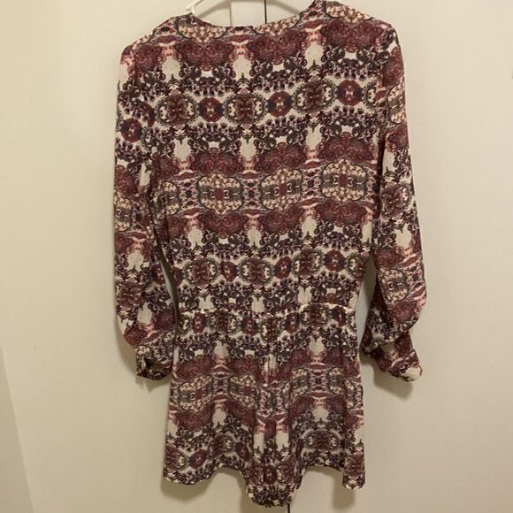 Intermix Silk Long Sleeve Romper in Paisley Print. Size P (XS). - Picture 2 of 7